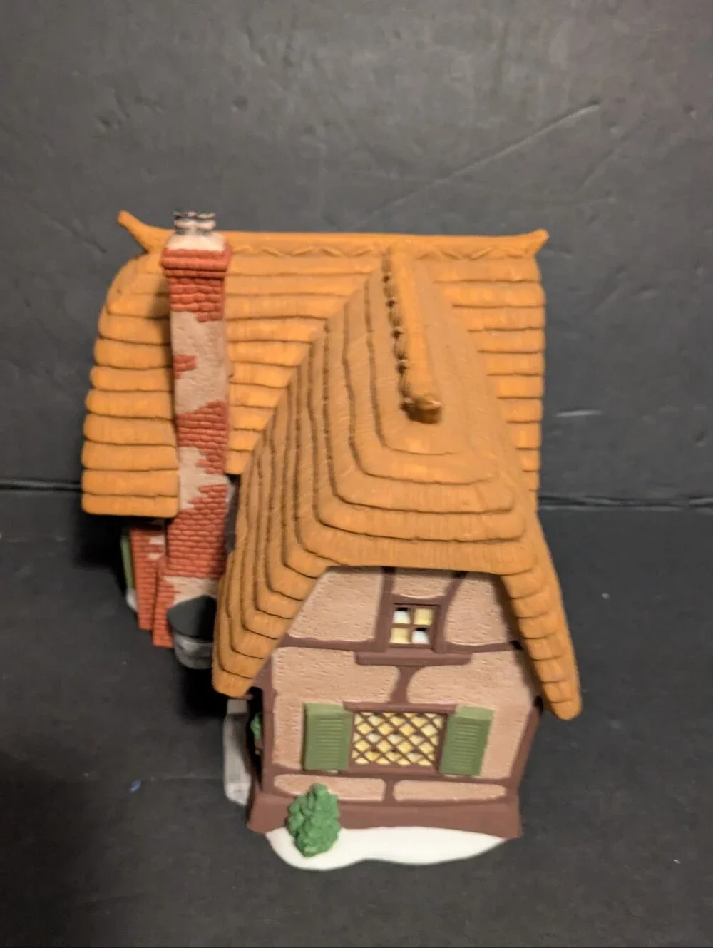 Department 56 COBB COTTAGE Dickins Village Series #5824-6 November 7 -11, 1996